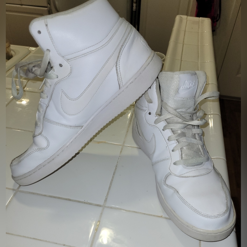 NIKE MEN'S HIGH TOPS SIZE 11.5